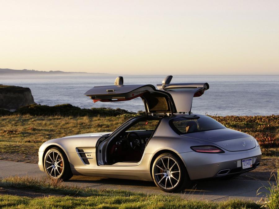  Mercedes-Benz SLS AMG 2010 года  (US) (фото 11 из 43)